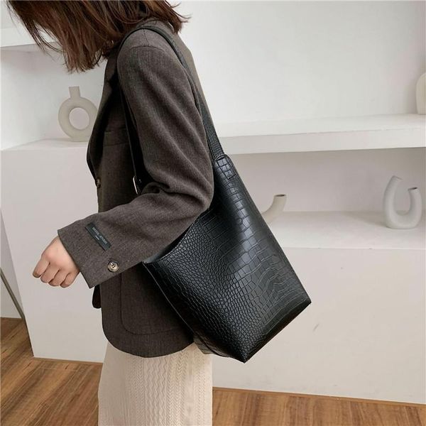 shoulder bags autumn and winter large capacity bucket bag female 2021 retro foreign gas fashion broad
shoulder bags autumn and winter large capacity bucket bag female 2021 retro foreign gas fashion broad