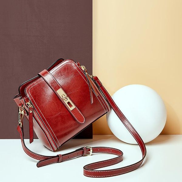 100% genuine leather woman handbag 2020 new leather casual simple shoulder messenger bag bucket bag portable female
100% genuine leather woman handbag 2020 new leather casual simple shoulder messenger bag bucket bag portable female
