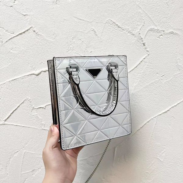 luxury designers bags handbags shoulder bags womensbags patent leather classic diamond pattern size 18 * 16cm simple and exquisite very beau
luxury designers bags handbags shoulder bags womensbags patent leather classic diamond pattern size 18 * 16cm simple and exquisite very beau