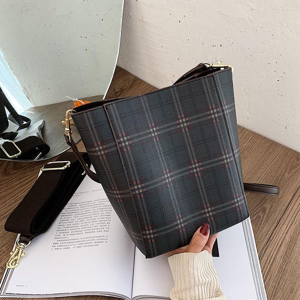 all-match portable small bag female bag 2020 new trendy fashion plaid shoulder messenger bucket red autumn and winter pu
all-match portable small bag female bag 2020 new trendy fashion plaid shoulder messenger bucket red autumn and winter pu