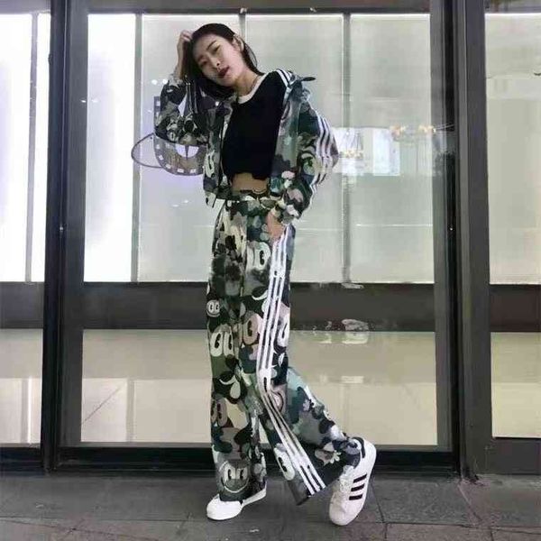 2022 factory wholesale new autumn sports trendsetter smiling face full print hooded coat wide leg trousers two piece set female, Gray
2022 factory wholesale new autumn sports trendsetter smiling face full print hooded coat wide leg trousers two piece set female, Gray