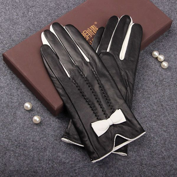 lambskin autumn women' and leather winter gloves women' thickened plush touch screen windproof and warm contrast color bow decor, Blue;gray
lambskin autumn women' and leather winter gloves women' thickened plush touch screen windproof and warm contrast color bow decor, Blue;gray