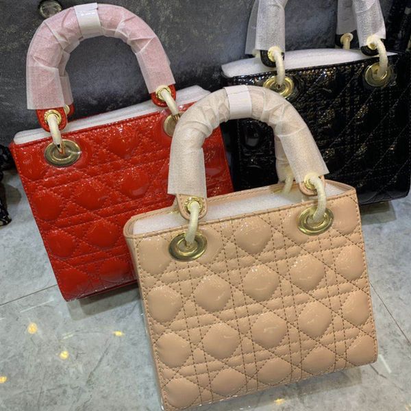 new 2020 high lingge handbag bag bag versatile ins shoulder women's texture shoulder messenger wide fragrant small square strap ugljb, Red;black
new 2020 high lingge handbag bag bag versatile ins shoulder women's texture shoulder messenger wide fragrant small square strap ugljb, Red;black
