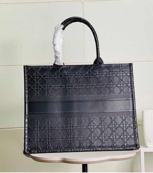 fashion handbag ladies leather handbags bags wallets large-capacity shoulder ladies shopping bag
fashion handbag ladies leather handbags bags wallets large-capacity shoulder ladies shopping bag