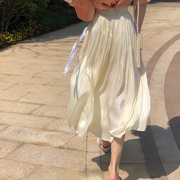 2021 new spring summer a few lumps of bright silk plied middle and waist skirt commuted temperament m117, Black
2021 new spring summer a few lumps of bright silk plied middle and waist skirt commuted temperament m117, Black