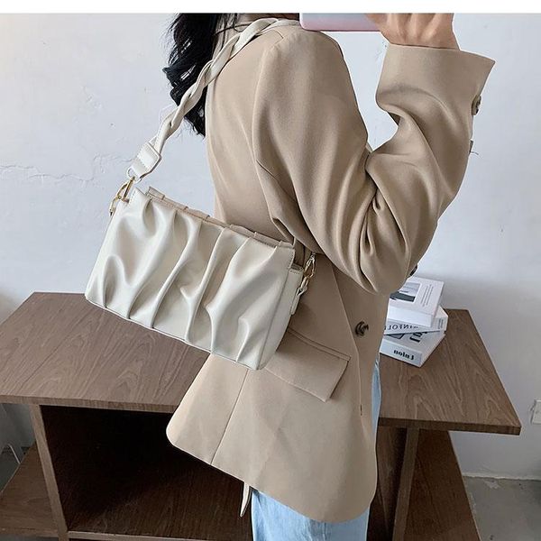 pu leather crossbody bags for women 2020 small shoulder simple bag special lock design female travel handbags
pu leather crossbody bags for women 2020 small shoulder simple bag special lock design female travel handbags
