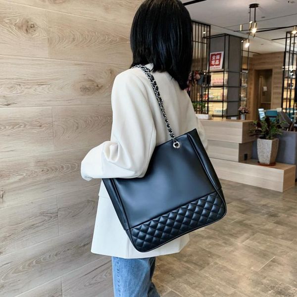 large capacity women pu leather handbags tote bags chain laides shoulder bag fashion designer female messenger bags
large capacity women pu leather handbags tote bags chain laides shoulder bag fashion designer female messenger bags