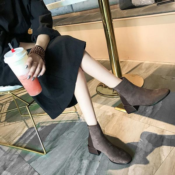 autumn boots girl winter semi-high heeled chunky docutary short lady shoes -40, Black
autumn boots girl winter semi-high heeled chunky docutary short lady shoes -40, Black
