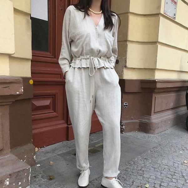 2021 new solid color spring and summer sleeve with v-neck coveralls feminine waist flounces casual fashion straight overalls a1k0, Black;white
2021 new solid color spring and summer sleeve with v-neck coveralls feminine waist flounces casual fashion straight overalls a1k0, Black;white