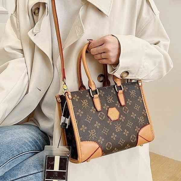 2022 factory wholesale women's bag fashion square tote hand simple document large printed women's bag single shoulder strap
2022 factory wholesale women's bag fashion square tote hand simple document large printed women's bag single shoulder strap