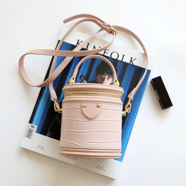 2021 genuine leather fashion women's korean cylinder versatile portable messenger mini alligator leather bucket bag
2021 genuine leather fashion women's korean cylinder versatile portable messenger mini alligator leather bucket bag