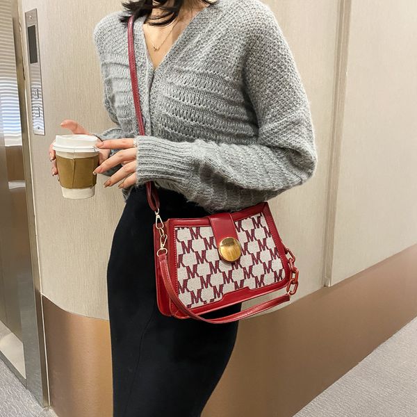women 2021 new fashion baguette handbag and purse women lattice chain pure color simplicity small soft leather handbag c1223
women 2021 new fashion baguette handbag and purse women lattice chain pure color simplicity small soft leather handbag c1223