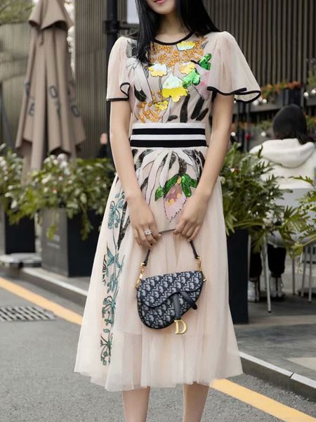 2021 spring new retro-embroidered flowers sequins mid-length tulle dress with women's clothes 7prg, Black;gray
2021 spring new retro-embroidered flowers sequins mid-length tulle dress with women's clothes 7prg, Black;gray