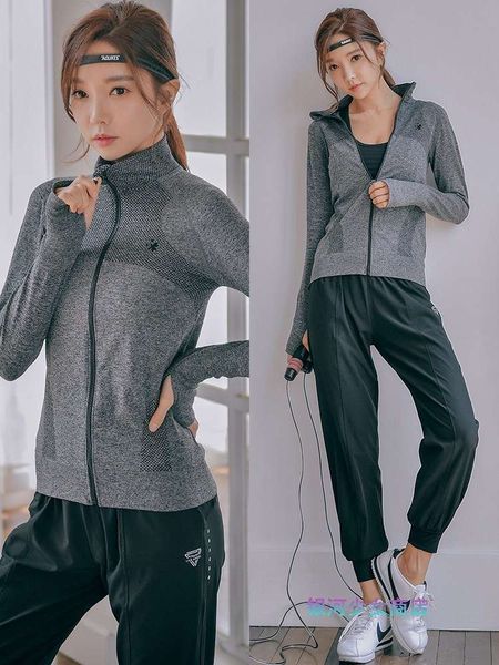 autumn and winter professional leisure sports three piece suit women's gym quick dry tight morning running breathable yoga clothes, Gray
autumn and winter professional leisure sports three piece suit women's gym quick dry tight morning running breathable yoga clothes, Gray