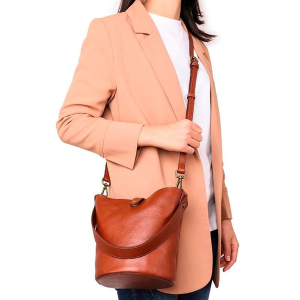 shoulder bags luxury genuine leather 2021 ladies bucket bag small solid color casual one-shoulder messenger
shoulder bags luxury genuine leather 2021 ladies bucket bag small solid color casual one-shoulder messenger