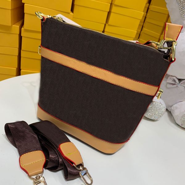 shoulder bags ladies luxury designer hand-held messenger high-end atmosphere all-match temperament goddess fashion casual high-quality brand
shoulder bags ladies luxury designer hand-held messenger high-end atmosphere all-match temperament goddess fashion casual high-quality brand