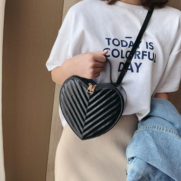 fashion 2020 female heart shape shoulder bag handbag totes bag for women leather striped crossbody messenger new flap
fashion 2020 female heart shape shoulder bag handbag totes bag for women leather striped crossbody messenger new flap