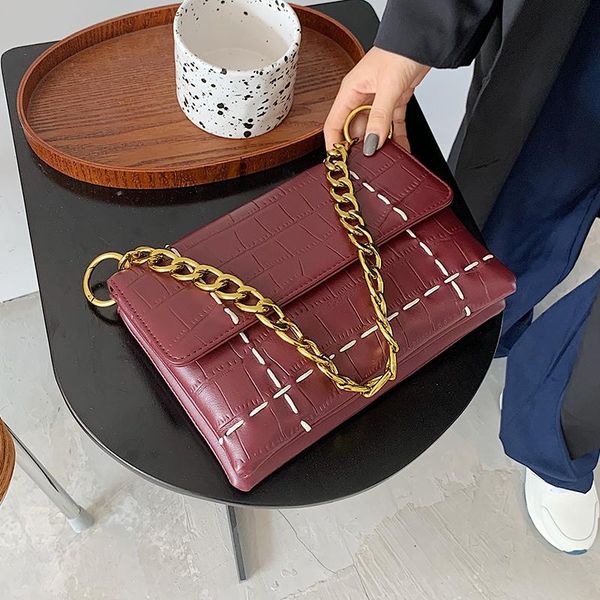 unique design autumn/winter women's bag 2020 new fashion messenger bag chain one shoulder under the armpit width: 25cm
unique design autumn/winter women's bag 2020 new fashion messenger bag chain one shoulder under the armpit width: 25cm
