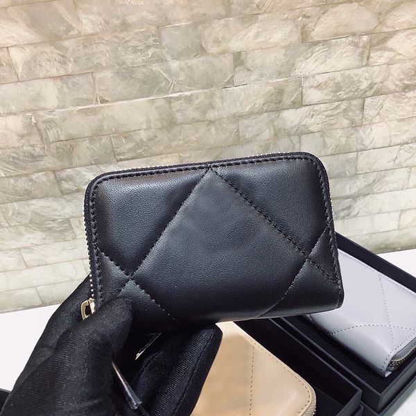 the new 7a high-end card bag has a large capacity. there are three compartments for coins and banknotes, all of which are very convenient
the new 7a high-end card bag has a large capacity. there are three compartments for coins and banknotes, all of which are very convenient