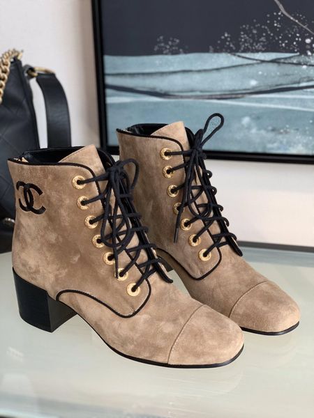designer womens boots camel black metal shoe hole suede lace-up round head low heel with box size 35-41
designer womens boots camel black metal shoe hole suede lace-up round head low heel with box size 35-41