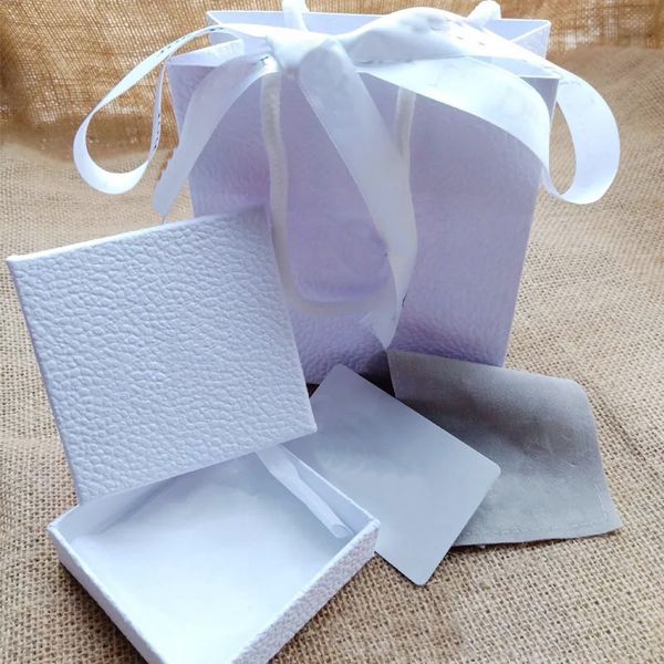 New Style Jewelry Sets D Letter Necklace Bracelet Earrings Ring Sets Box Dust Bag Gift Bag (Match the store Items sales,Not sold individual)
New Style Jewelry Sets D Letter Necklace Bracelet Earrings Ring Sets Box Dust Bag Gift Bag (Match the store Items sales,Not sold individual)