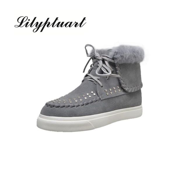 2020 new cow suede material rivet decorative snow boots round head classic low heel rubber sole warm boots women large size, Black
2020 new cow suede material rivet decorative snow boots round head classic low heel rubber sole warm boots women large size, Black