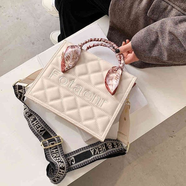 2022 factory outlet texture women's fashion one shoulder messenger net hongling lattice hand-held embroidery small square bag 6ia2
2022 factory outlet texture women's fashion one shoulder messenger net hongling lattice hand-held embroidery small square bag 6ia2