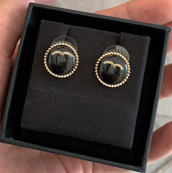 2021 new designer earrings classic double letter logo black round stud 925 silver needle with box, Golden;silver
2021 new designer earrings classic double letter logo black round stud 925 silver needle with box, Golden;silver