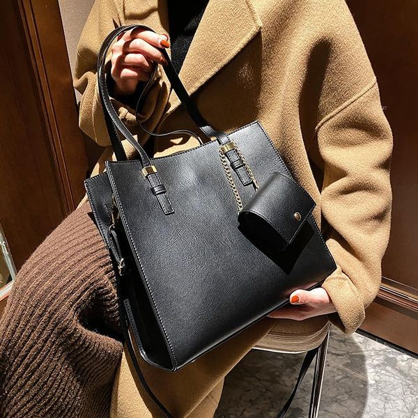 shoulder bags autumn and winter large capacity tote bag 2021 fashion texture portable women's designer travel messenger
shoulder bags autumn and winter large capacity tote bag 2021 fashion texture portable women's designer travel messenger