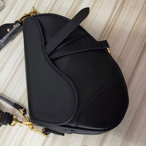 2021 classic ladies leather shoulder bag messenger bag fashion handbag 
2021 classic ladies leather shoulder bag messenger bag fashion handbag