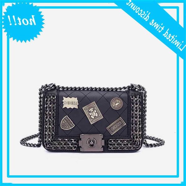 maidudu women's new summer 2020 bear metal badge rhombic chain fashion one shoulder messenger bag
maidudu women's new summer 2020 bear metal badge rhombic chain fashion one shoulder messenger bag