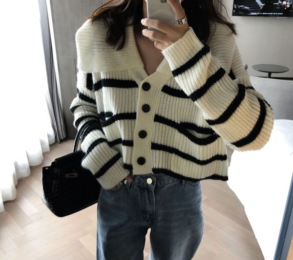 t5896 slouchy stripe navy contrast color cardigan contrast navy turtleneck knit cardigan v-neck loose short sweater im7pc, White;black 
t5896 slouchy stripe navy contrast color cardigan contrast navy turtleneck knit cardigan v-neck loose short sweater im7pc, White;black