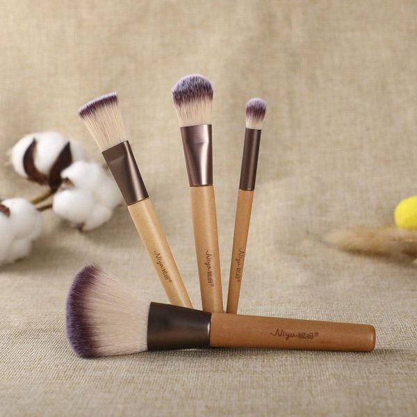 new product 4pcs makeup brush wooden handle nylon hair make upadvanced foundation eye shadow holder makeup tool
new product 4pcs makeup brush wooden handle nylon hair make upadvanced foundation eye shadow holder makeup tool