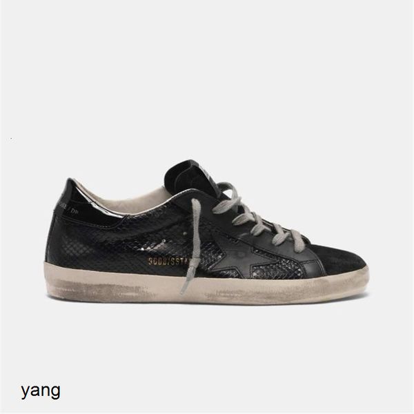 autumn winter new lizard print head leather used small dirty men's and women's lovers' casual board shoes
autumn winter new lizard print head leather used small dirty men's and women's lovers' casual board shoes