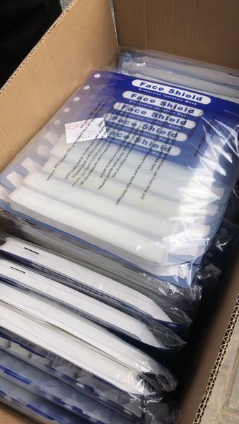 factory wholesale price reuseable hd transparent pet plastic protective masks oil-splash proof anti-fog face shield with sponge
factory wholesale price reuseable hd transparent pet plastic protective masks oil-splash proof anti-fog face shield with sponge