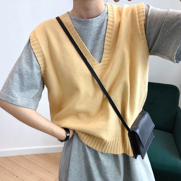 2021 new autumn v-neck sleeveless knitting material women chic pullovers vest chaleco mujer gilet feminino l6av, Black;white
2021 new autumn v-neck sleeveless knitting material women chic pullovers vest chaleco mujer gilet feminino l6av, Black;white
