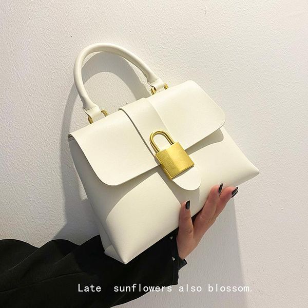 niche design high-quality texture handbags 2021 new fashion all-match western style messenger bag handbag square bag width: 23cm
niche design high-quality texture handbags 2021 new fashion all-match western style messenger bag handbag square bag width: 23cm