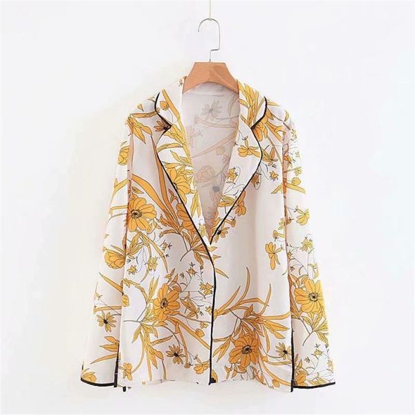 2020 early spring women's new lapel long sleeve retro little fragrant wind contrast printing shirt style loose thin casual suit1, White;black
2020 early spring women's new lapel long sleeve retro little fragrant wind contrast printing shirt style loose thin casual suit1, White;black