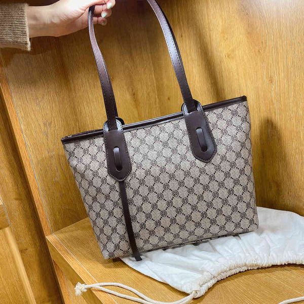 2022 factory wholesale fashion printed hand women's leisure armpit versatile shoulder bag
2022 factory wholesale fashion printed hand women's leisure armpit versatile shoulder bag
