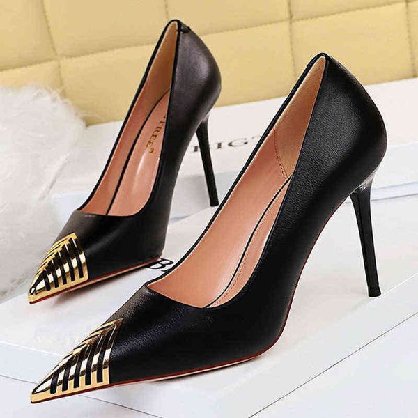 dress shoes pumps women 9.5cm high heels plus size metal toe lady fetish wedding stripper nightclub designer prom 220113, Black
dress shoes pumps women 9.5cm high heels plus size metal toe lady fetish wedding stripper nightclub designer prom 220113, Black