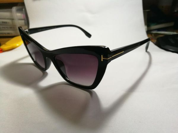 female cat-man style sport windproof stylish sunglasses for delivery, White;black 
female cat-man style sport windproof stylish sunglasses for delivery, White;black