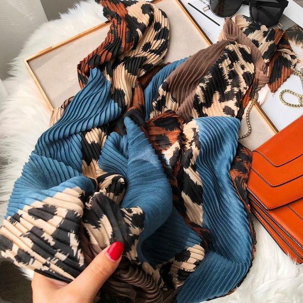 Royalmaybe 2021 autumn and winter new color matching wrinkled leopard print shawl scarf air conditioning towel women, Blue;gray
Royalmaybe 2021 autumn and winter new color matching wrinkled leopard print shawl scarf air conditioning towel women, Blue;gray