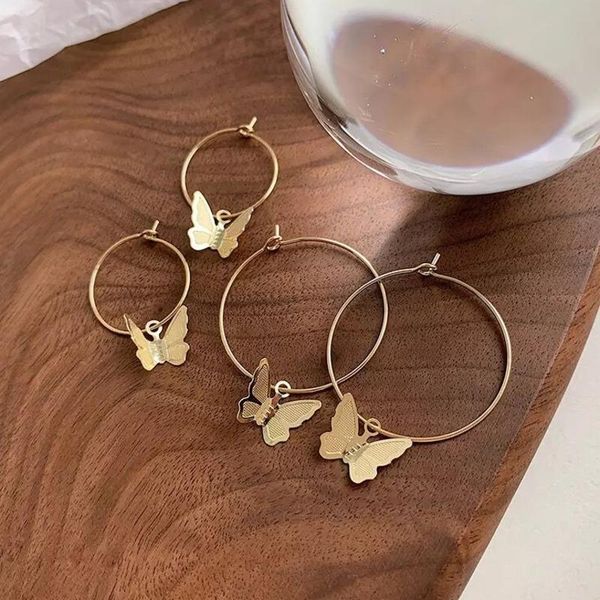 vintage butterfly pendant exaggerated golden silver color large hoop earring for woman fashion jewelry 2020 new
vintage butterfly pendant exaggerated golden silver color large hoop earring for woman fashion jewelry 2020 new