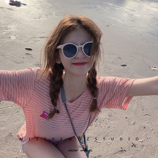 2020 korean version of the tide girl white box female mirror tiktok ins net red sunglasses, small face trembling glasses, White;black
2020 korean version of the tide girl white box female mirror tiktok ins net red sunglasses, small face trembling glasses, White;black