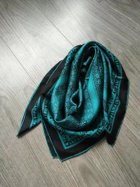 scarves 2021 arrival fashion brand classic pattern 100% silk scarf 90*90 cm square shawl twill wrap for women, Blue;gray
scarves 2021 arrival fashion brand classic pattern 100% silk scarf 90*90 cm square shawl twill wrap for women, Blue;gray