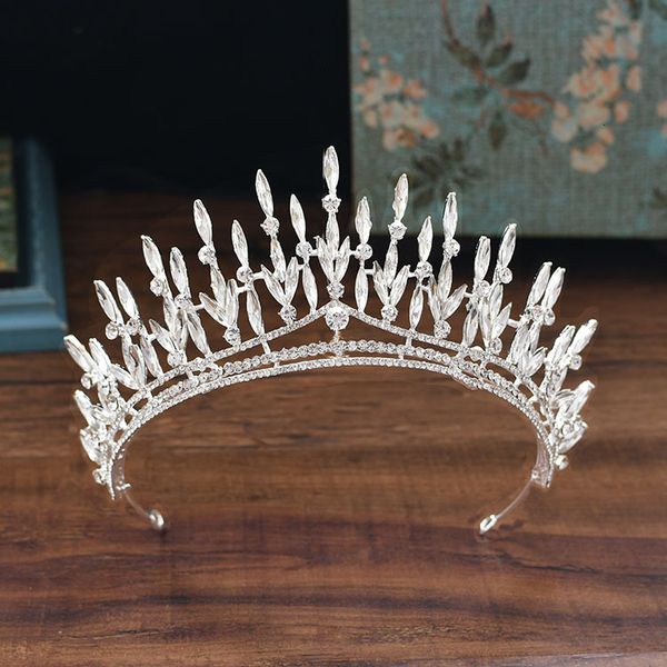korean baroque crystal hairband christmas crown bridal modeling wedding headdress
korean baroque crystal hairband christmas crown bridal modeling wedding headdress