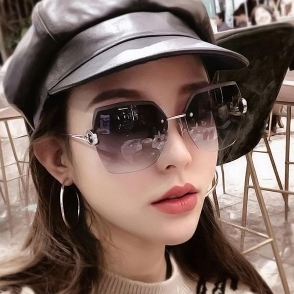 2020 fashion retro sunglasses women rimless vintage sunglasses women brand designer glasses for mirror1, White;black
2020 fashion retro sunglasses women rimless vintage sunglasses women brand designer glasses for mirror1, White;black