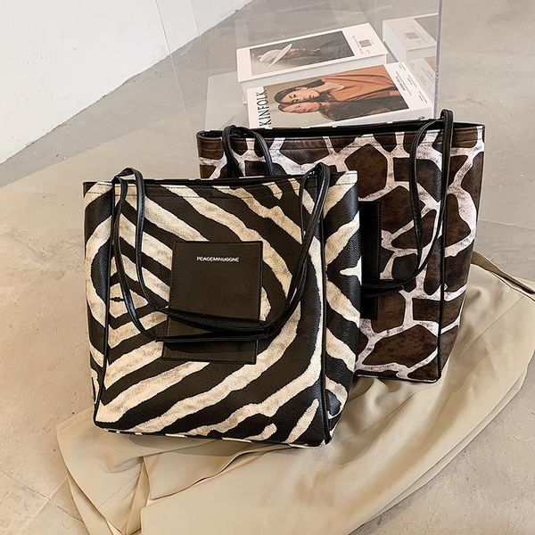 unusual bag brand original design 2020 new fashion joker large capacity shoulder bag tote
unusual bag brand original design 2020 new fashion joker large capacity shoulder bag tote