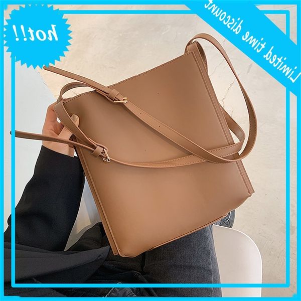 high capacity autumn winter underarm women's 2020 new fashion one shoulder messenger net red tote bag
high capacity autumn winter underarm women's 2020 new fashion one shoulder messenger net red tote bag
