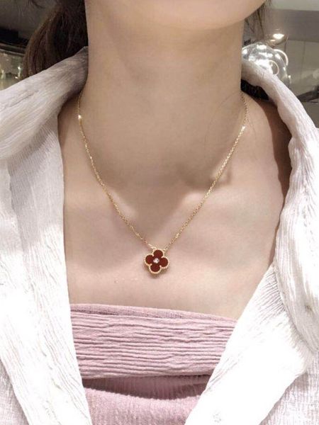 четыре листа травы ожерелье женщина алмазов ключицы цепи 18k ины роскошь свет маленькая роза золотой кулон сталь титан не выцветает, Silver
четыре листа травы ожерелье женщина алмазов ключицы цепи 18k ины роскошь свет маленькая роза золотой кулон сталь титан не выцветает, Silver